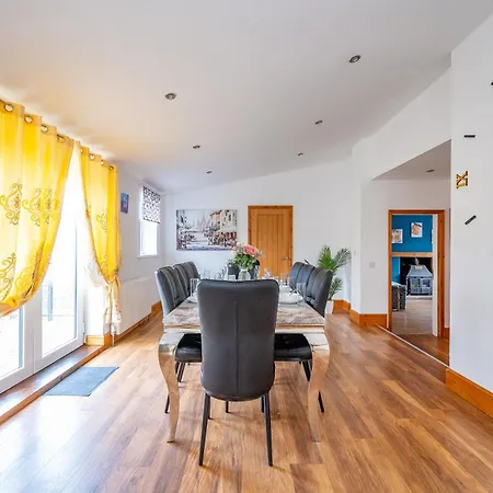*re98bl* For Your Relaxed & Cosy + Free Parking + Free Fast Wifi * Homestay *