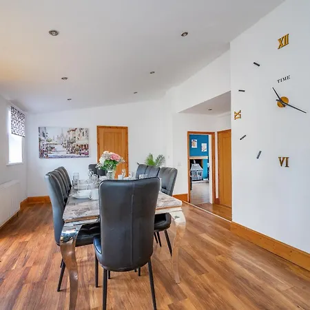 *re98bl* For Your Relaxed & Cosy + Free Parking + Free Fast Wifi * * Лидс