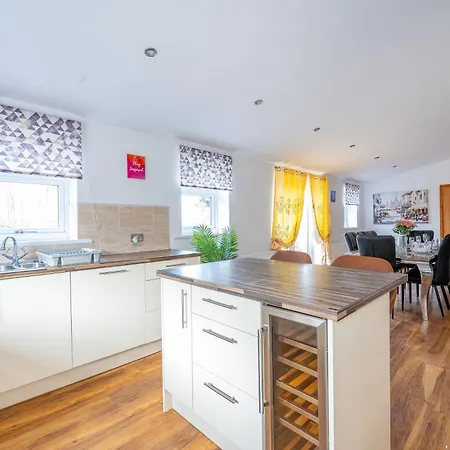 *re98bl* For Your Relaxed & Cosy + Free Parking + Free Fast Wifi * *