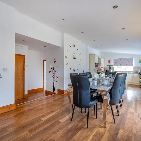 *re98bl* For Your Relaxed & Cosy + Free Parking + Free Fast Wifi * *