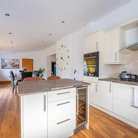 *re98bl* For Your Relaxed & Cosy + Free Parking + Free Fast Wifi * *