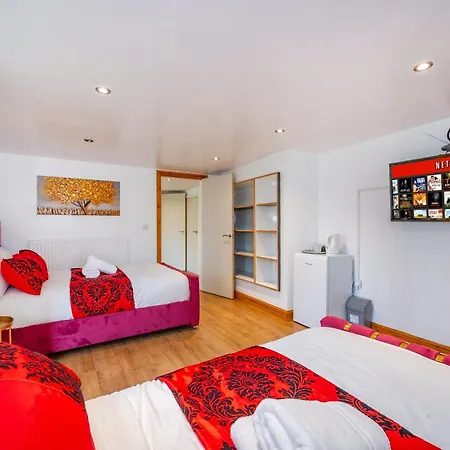 Δωμάτια σε οικογενειακή κατοικία *re98bl* For Your Relaxed & Cosy + Free Parking + Free Fast Wifi * *