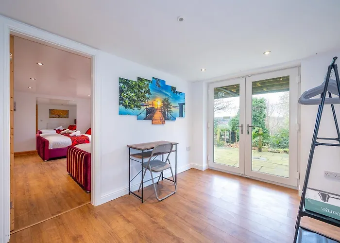 Δωμάτια σε οικογενειακή κατοικία *re98bl* For Your Relaxed & Cosy + Free Parking + Free Fast Wifi *