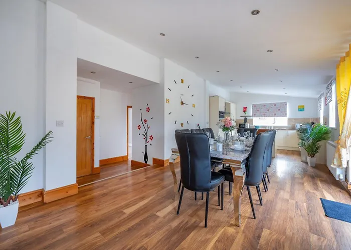 *re98bl* For Your Relaxed & Cosy + Free Parking + Free Fast Wifi * *