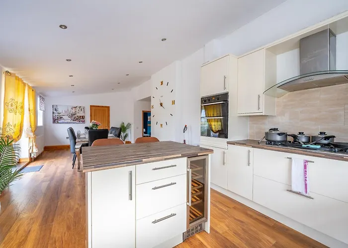 *re98bl* For Your Relaxed & Cosy + Free Parking + Free Fast Wifi * *